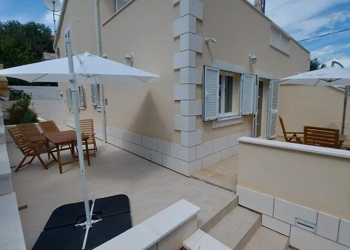 Stellaris Apartmani